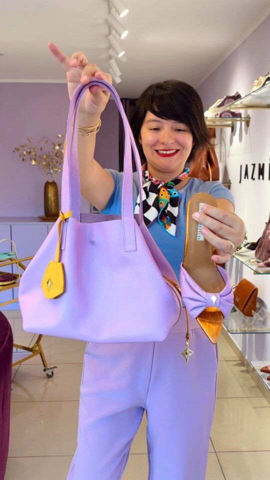 Parte 4: MIX & MATCH DIAMOND SHOPPER BAG✨

¿Qué combinaciones puedes realizar? Con zapatos JG, cada combinación se convierte en un statement desde tacos 5cm hasta botas!

#DiamondShopperBag
#JazminGonzalezPeru
#DiseñoPeruano
#LujoArtesanal
#HechoAMano