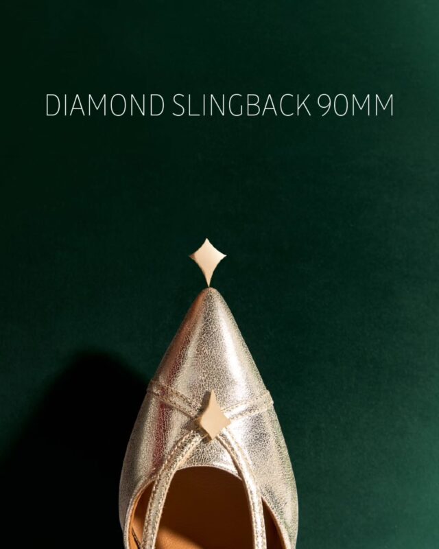 AN ICON RETURNS

Las Diamond Slingback vuelven en Diamondland II reinterpretadas en una silueta de taco 9 cm.

Desliza el carrusel y descubre la evolución de uno de los Diseños Insignia de Jazmín González.

#DiamondlandII
#jazmingonzalezperu
#piezasdediseñoperuano
#LujoArtesanal
#HechoAMano